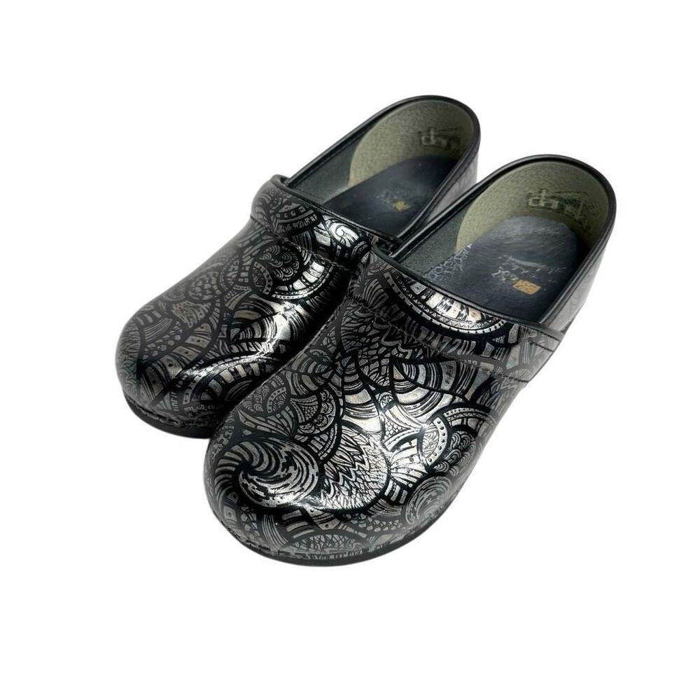 Women's Black Patterned Clogs - image 2